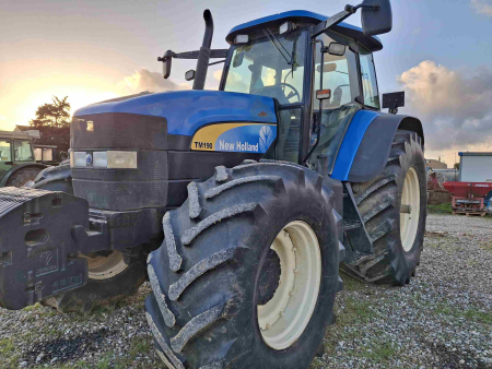 Trattore NEW HOLLAND mod. TM 190
