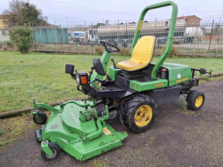 Trattorino rasaerba JOHN DEERE mod. F935
