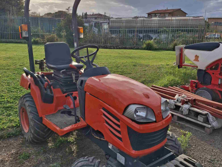 Trattore KUBOTA mod. BX2350