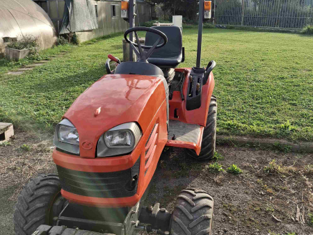 Trattore KUBOTA mod. BX2350