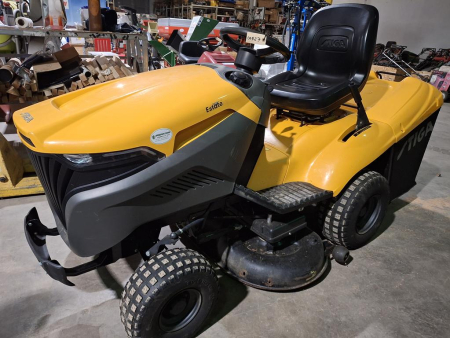 Trattorino rasaerba modello STIGA 7-102 TCNS HYDRO