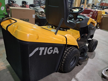 Trattorino rasaerba modello STIGA 7-102 TCNS HYDRO