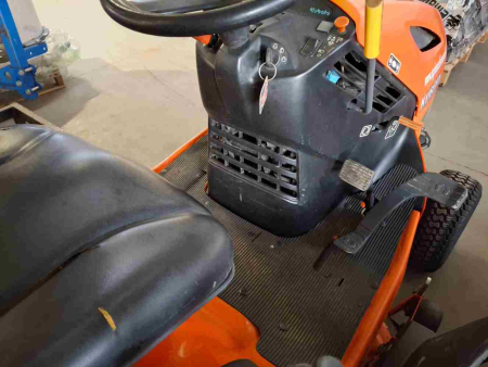 Trattorino rasaerba KUBOTA mod. T1880